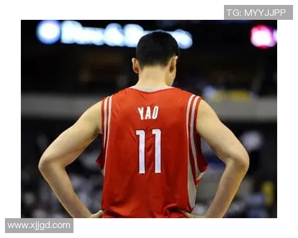 姚明飞跃篮筐瞬间的力量与优雅扣篮艺术全解析 姚明飞跃篮筐瞬间的力量与优雅扣篮艺术全解析